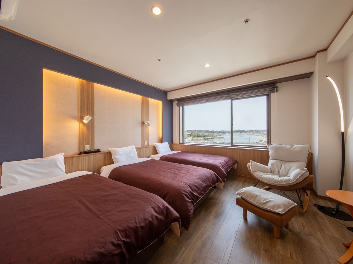 Hotel Season — 1