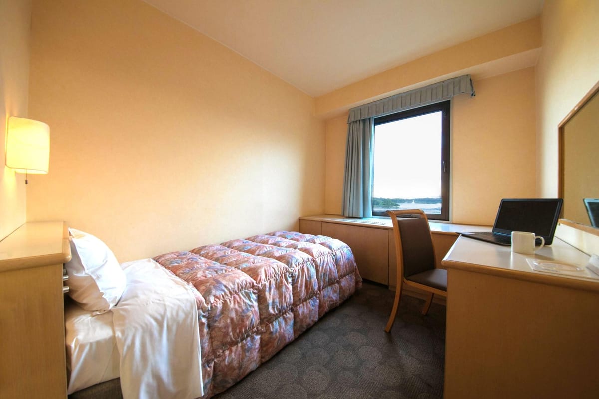 Hotel Season — 4
