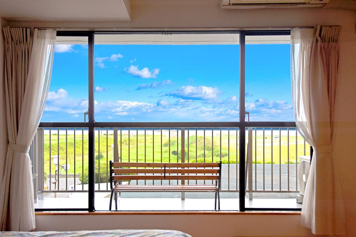 Primitive hut 夏海の家 — 1