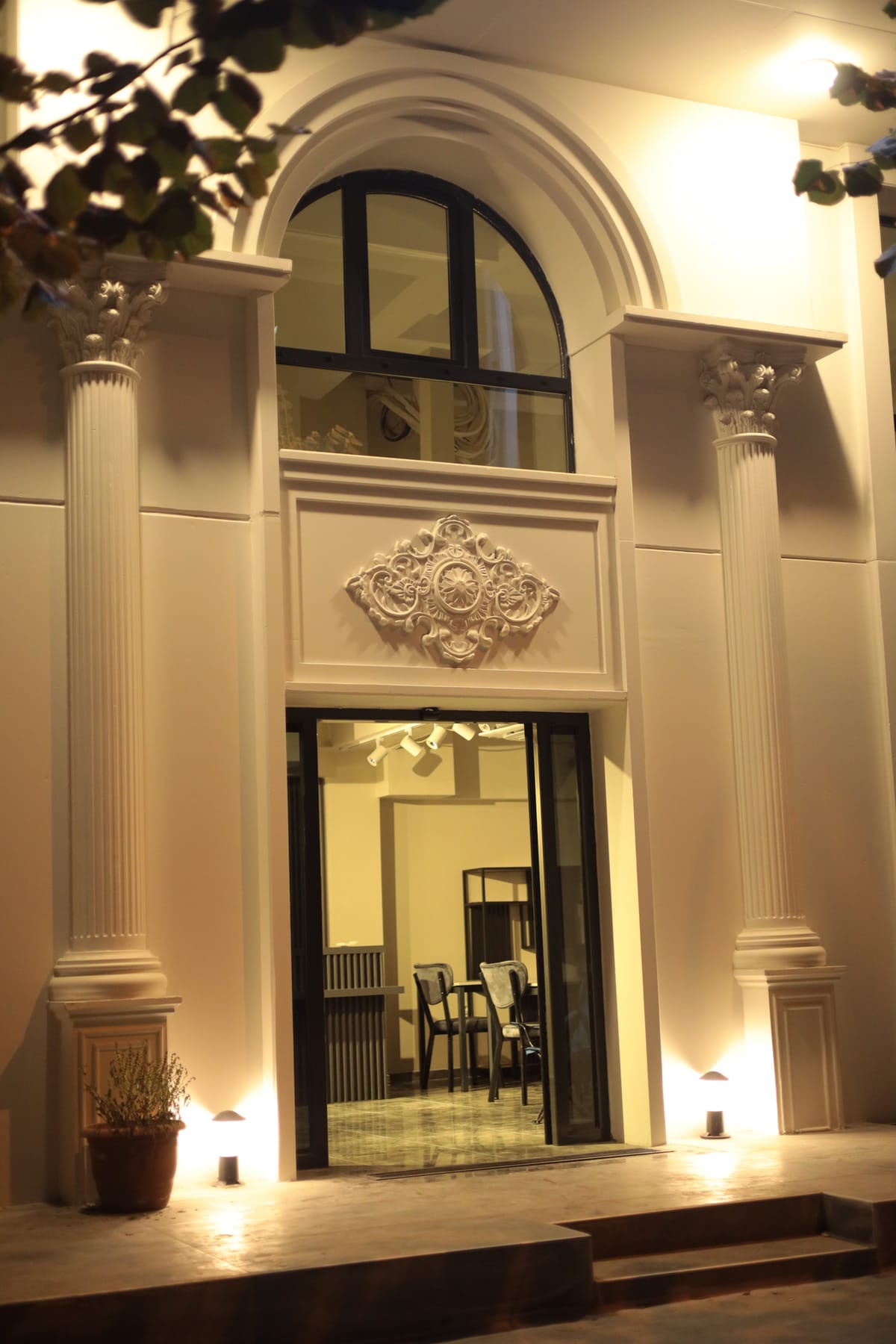 Bzn Airport Hotel — 1