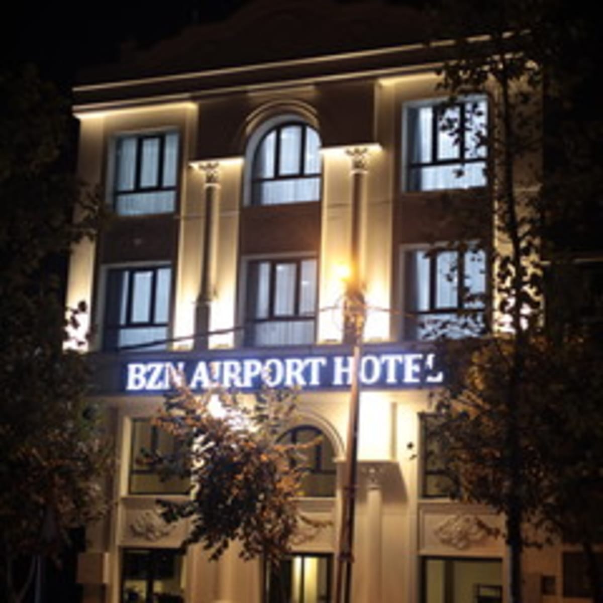 Bzn Airport Hotel — 4