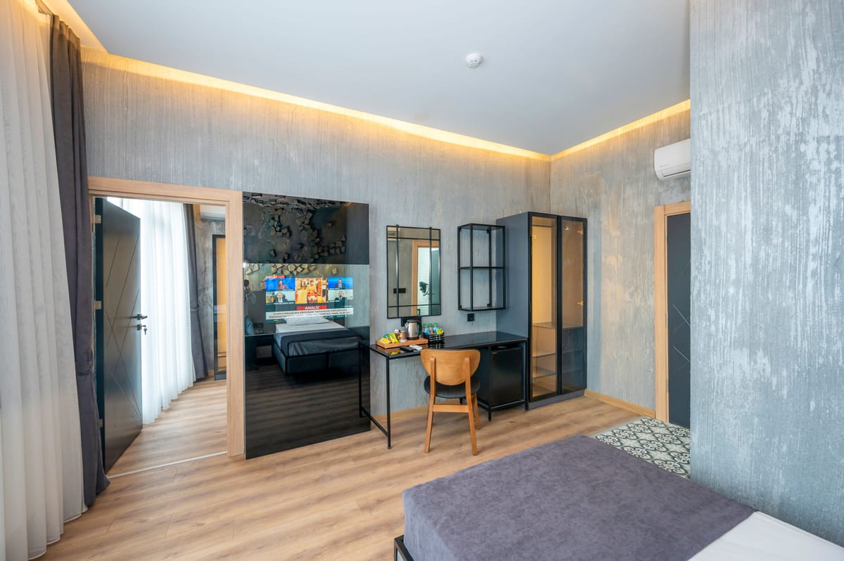 Continental Airport Hotel — 1