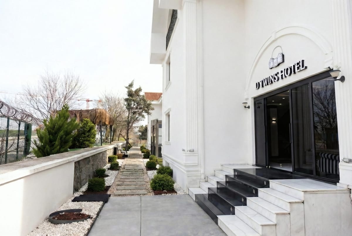 D Twins Airport Hotel — 4