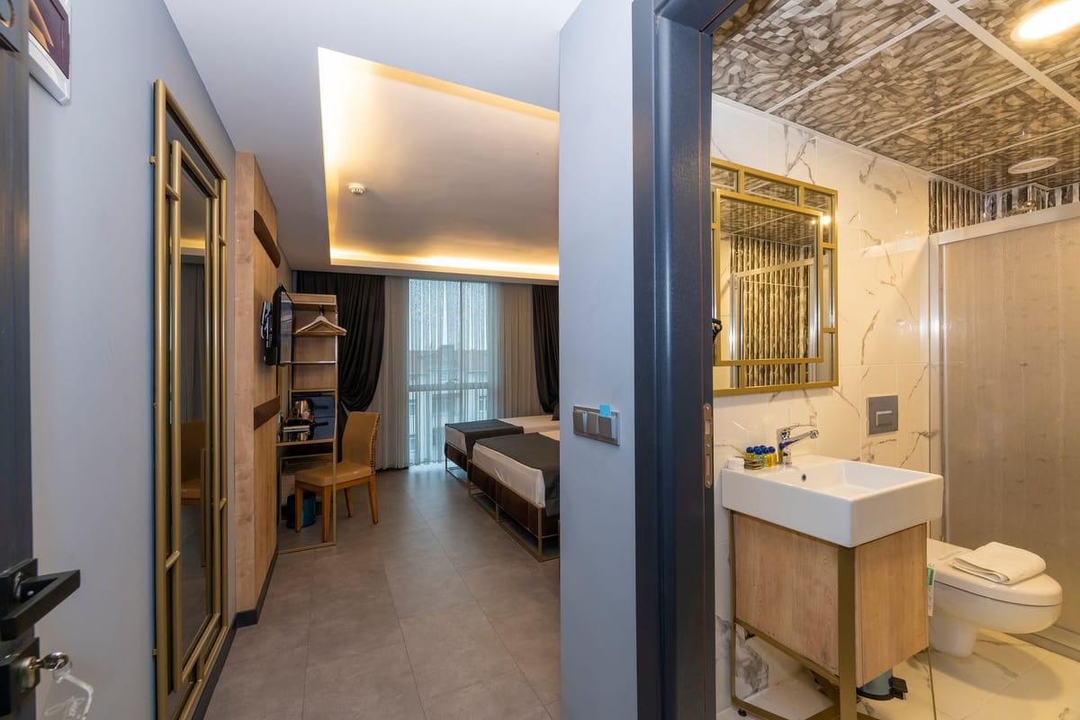 Fly And Stay Airport Hotel — 2