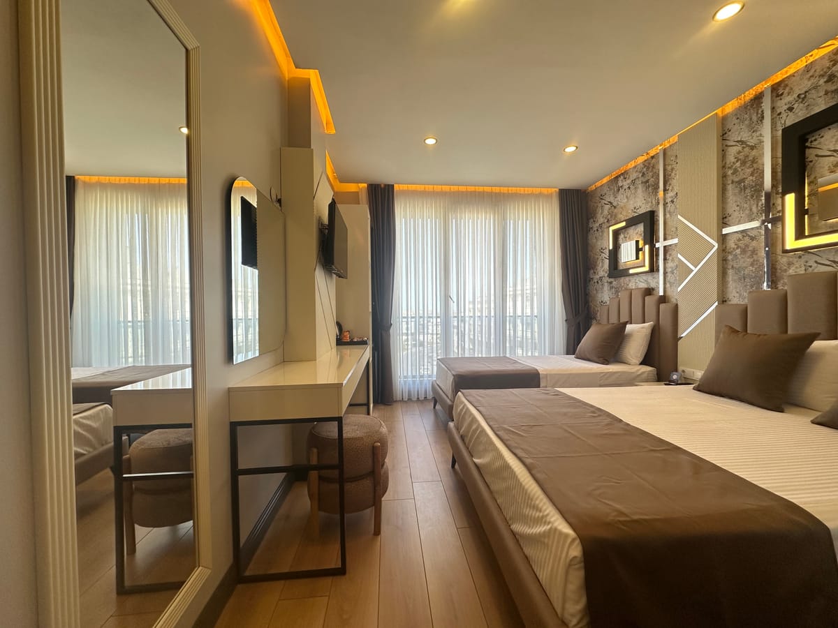 Fourpoint Airport Hotel — 1