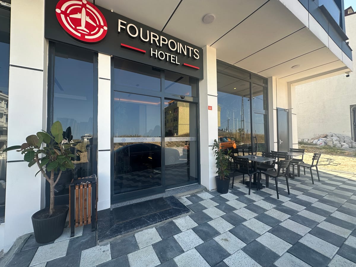 Fourpoint Airport Hotel — 3