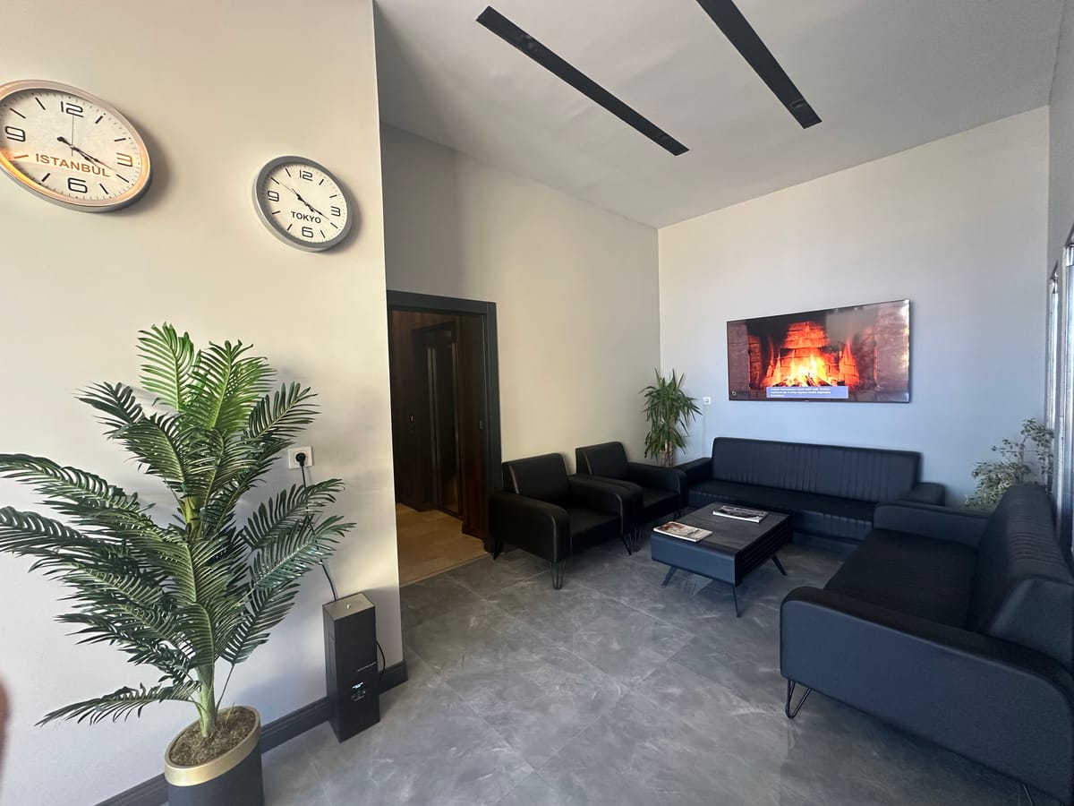 Fourpoint Airport Hotel — 4