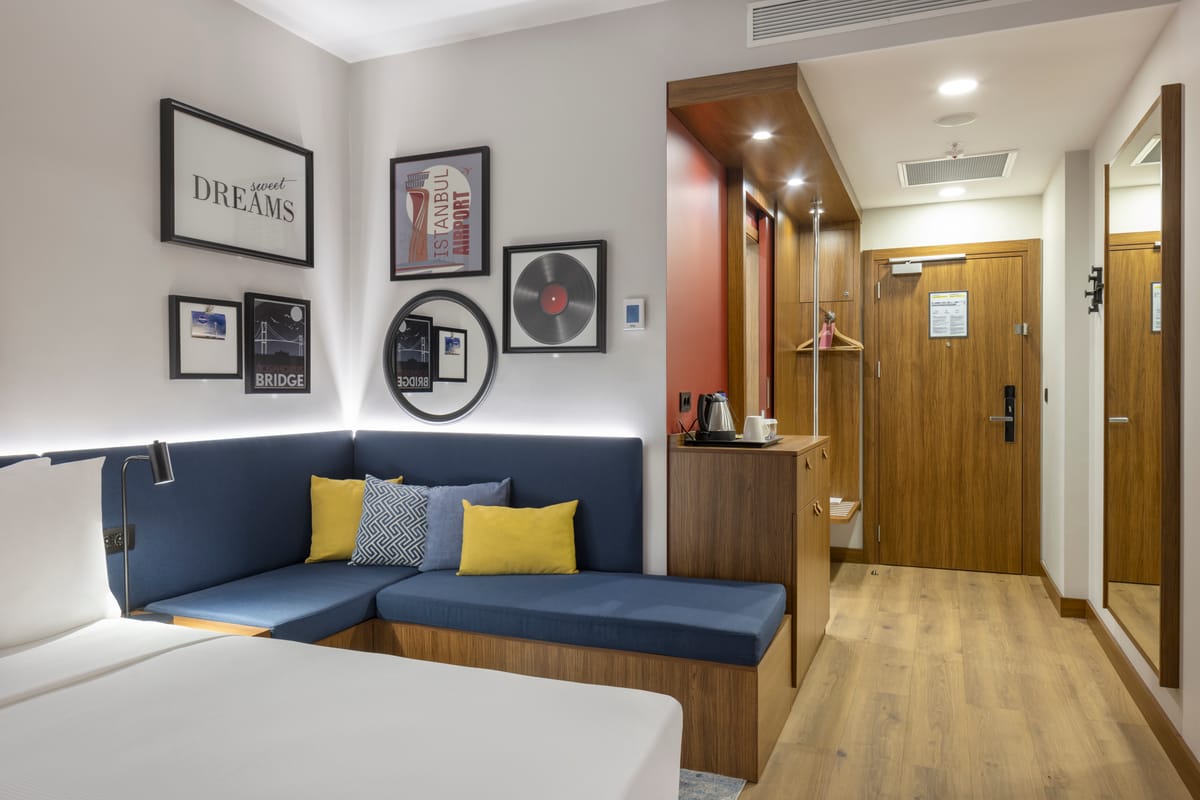 Hampton by Hilton — 2