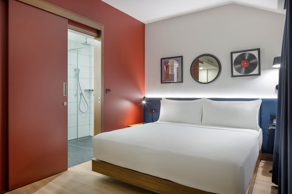Hampton by Hilton — 4