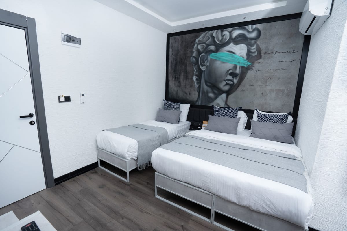 Melanj Airport Hotel — 3