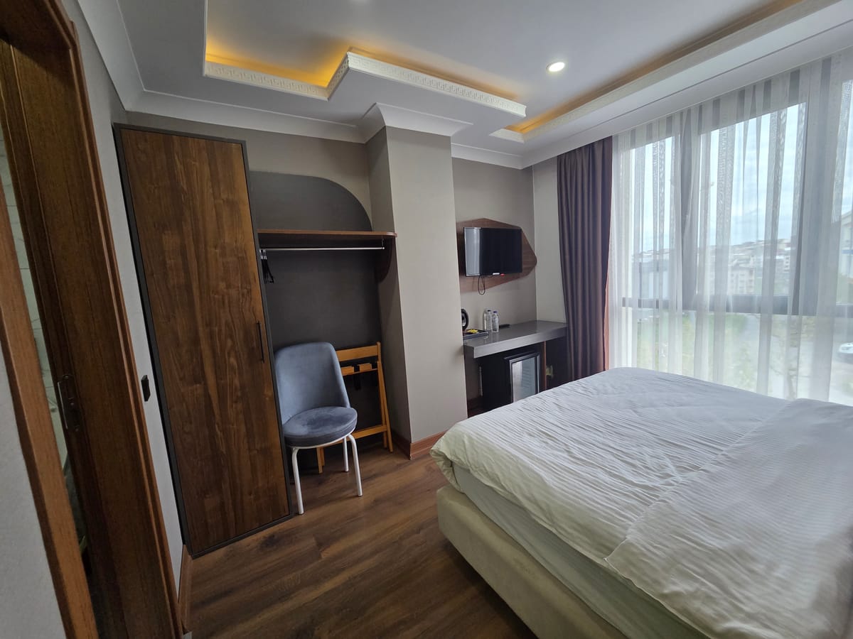 Shelton Airport Otel — 2