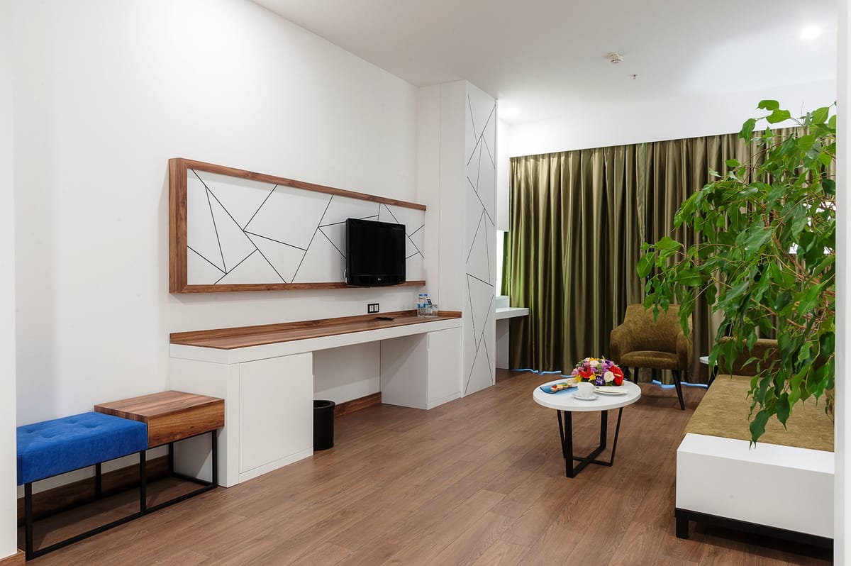 ISG Airport Hotel — 1