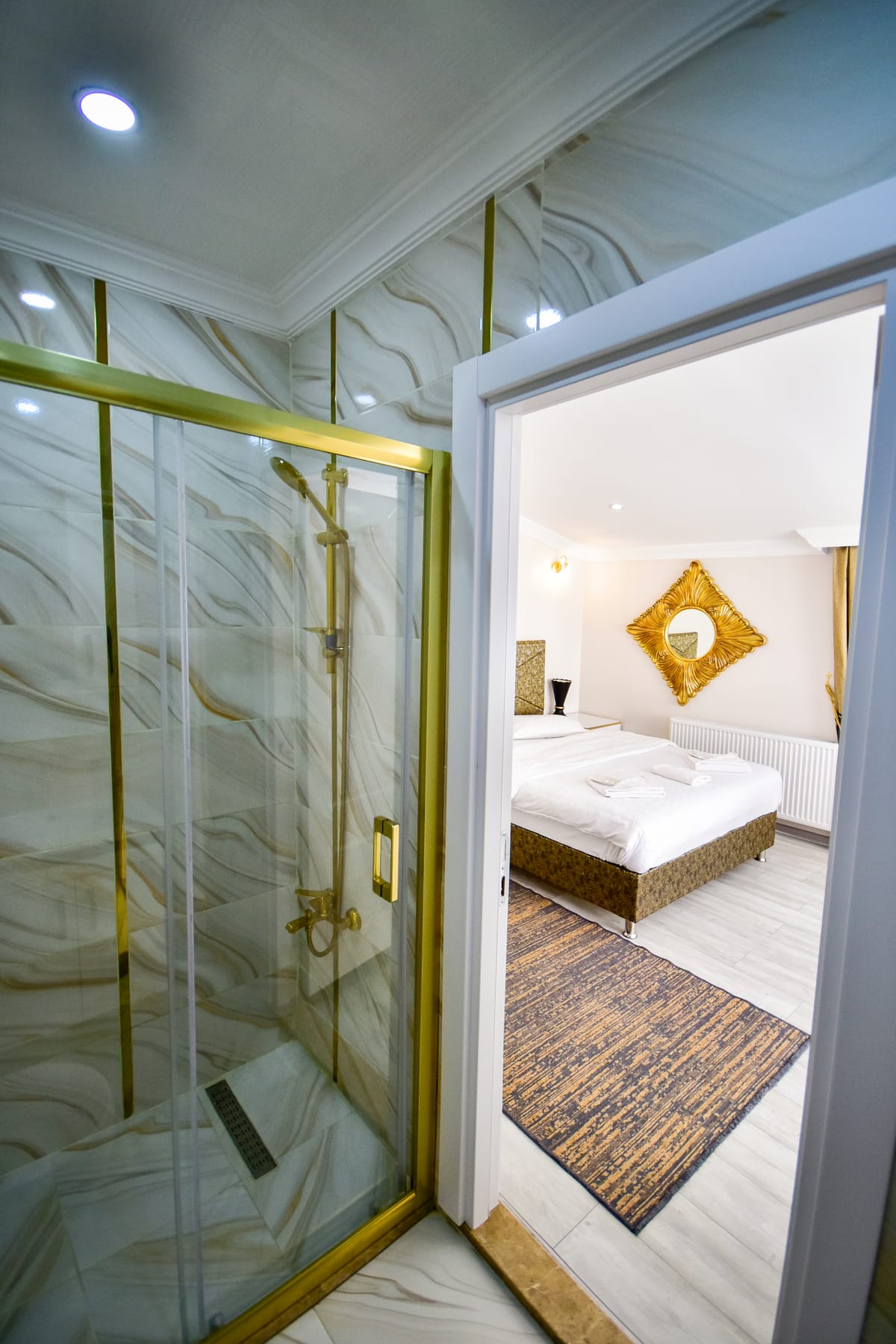 Loca Suit Life Airport Hotel — 1