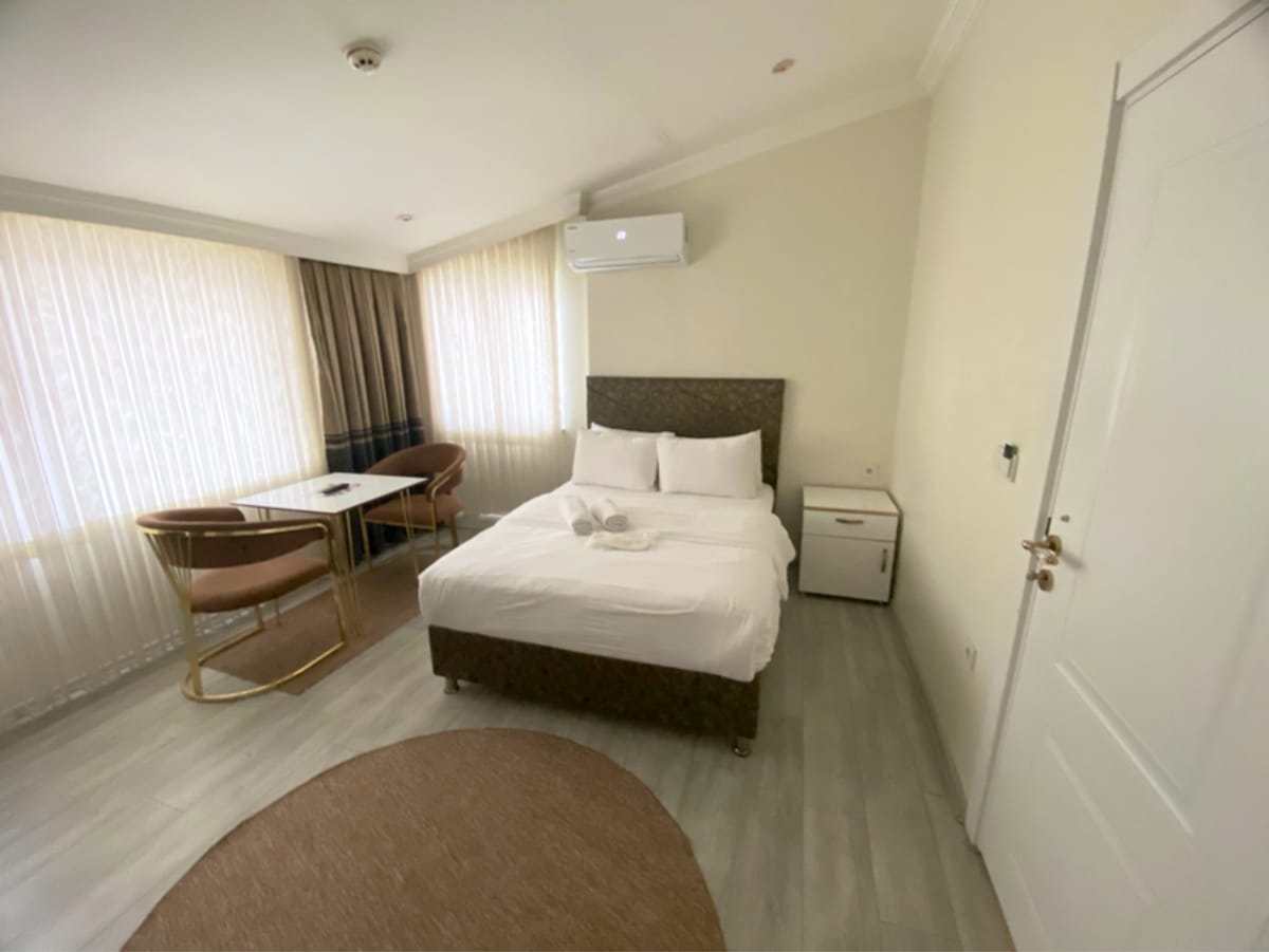 Loca Suit Life Airport Hotel — 2