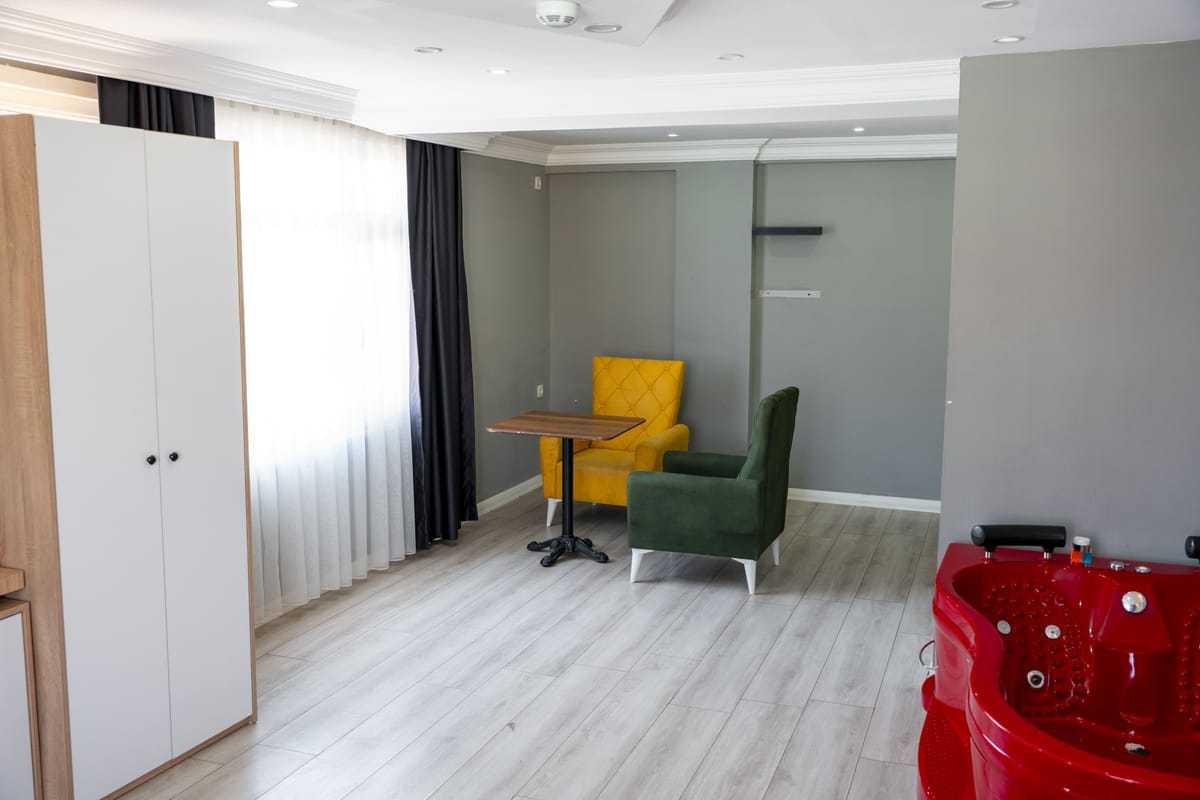 Rio's Hotel — 4