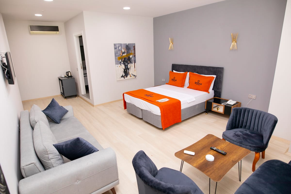 ZOOM HOTEL — 1