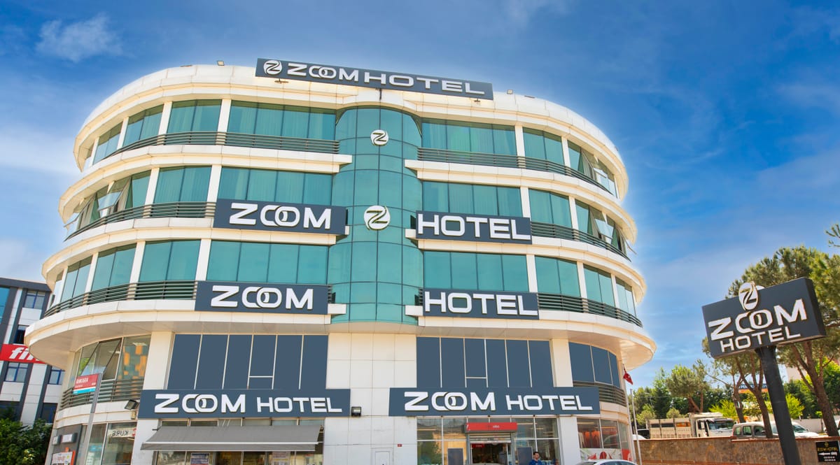 ZOOM HOTEL — 4