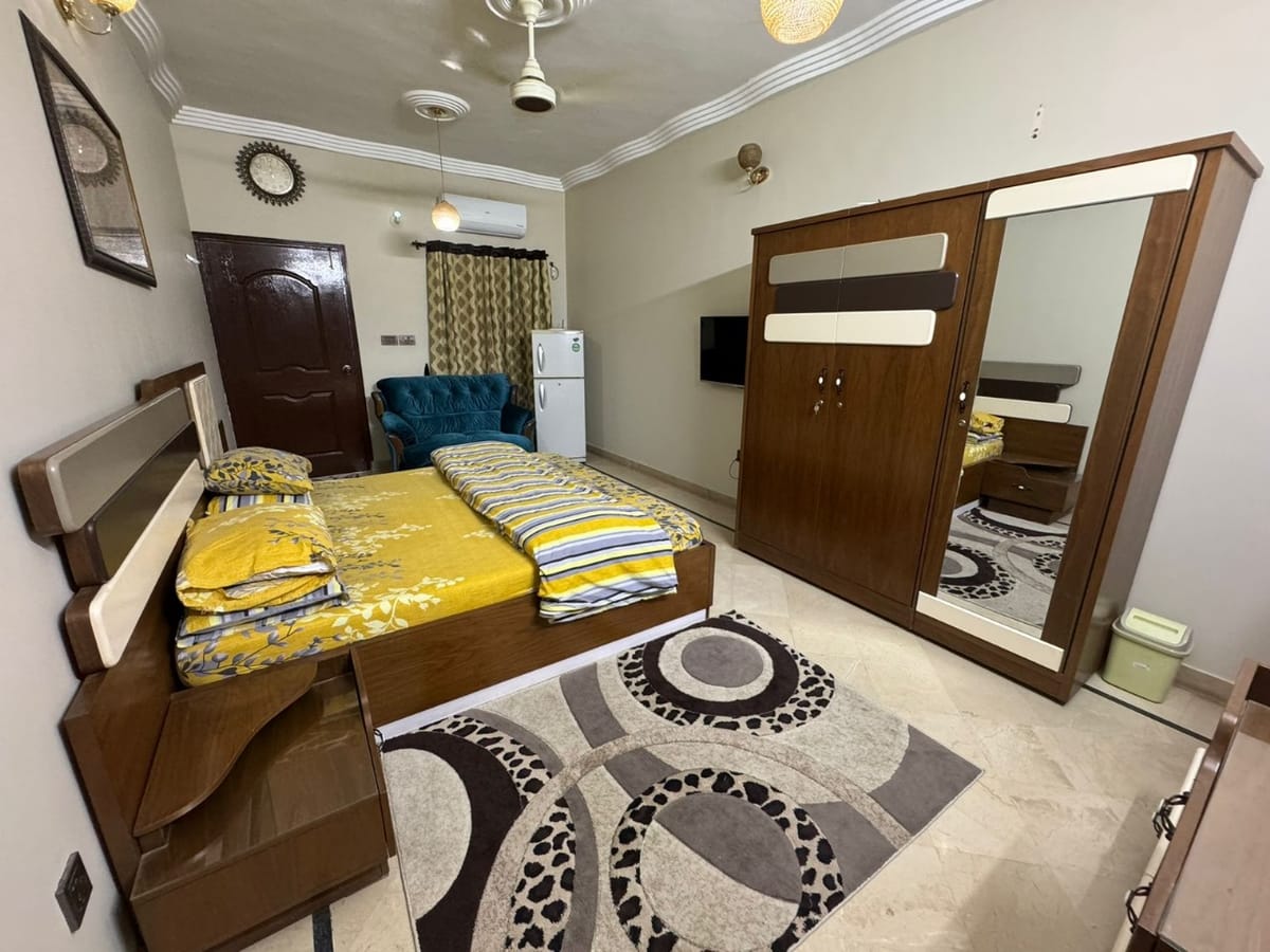 Elegant 2 Bedrooms Penthouse in Gulistan E Johar — 2