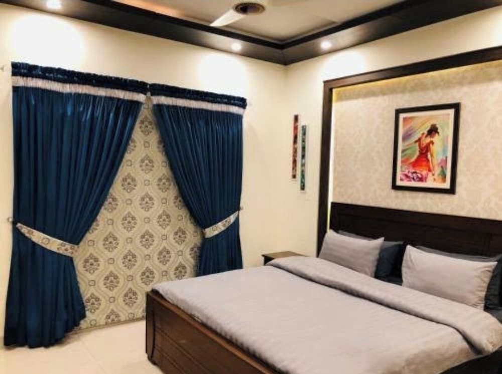 Galaxy Family Hotel Karachi Airport — 1