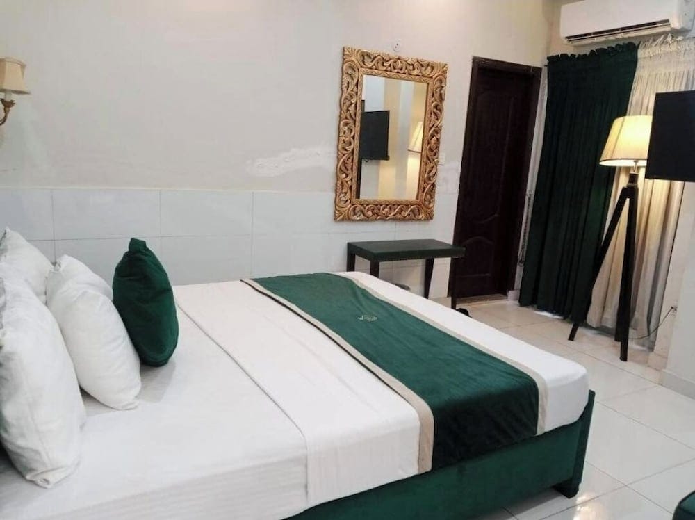 Galaxy Family Hotel Karachi Airport — 2
