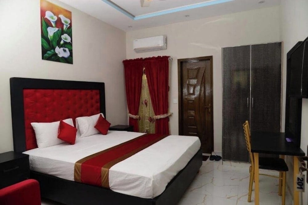 Galaxy Family Hotel Karachi Airport — 4