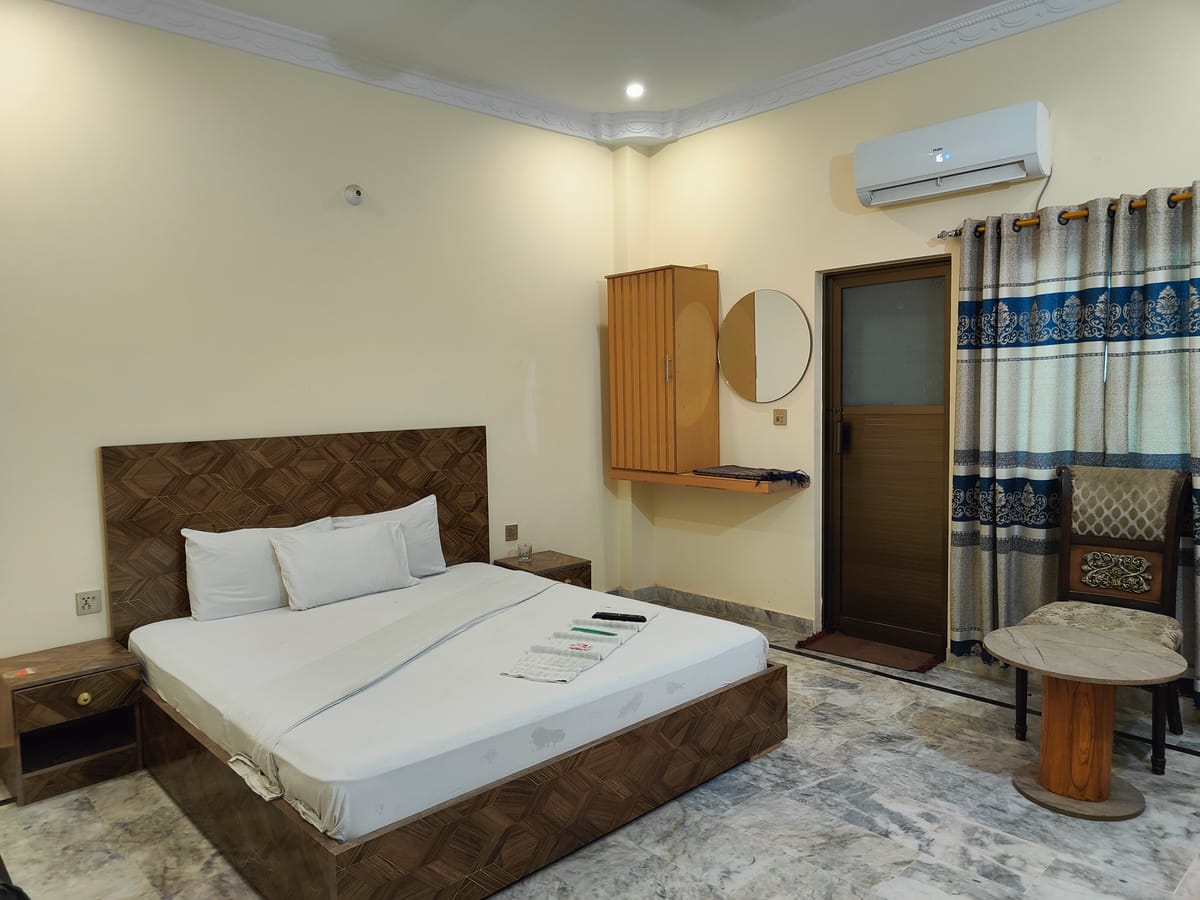 Hotel Crown Plaza — 3