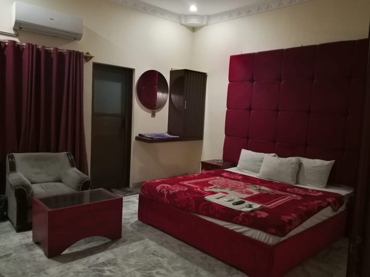 Hotel Crown Plaza — 5