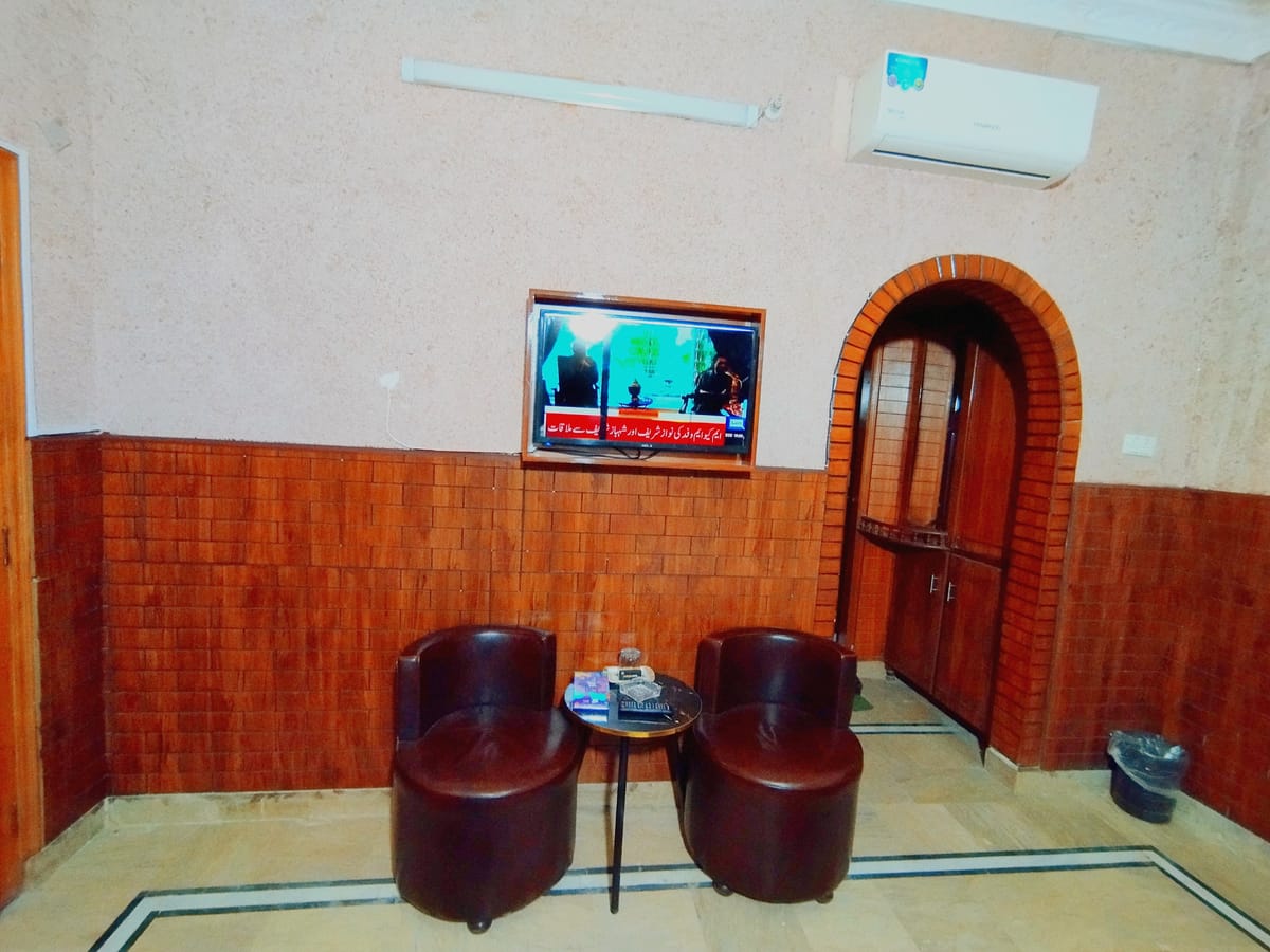 Karachi Motel — 5