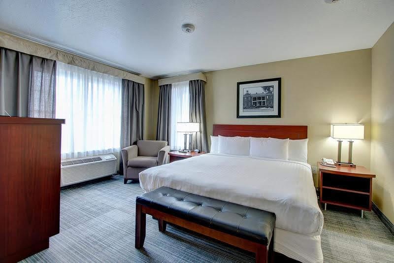 Show Times Capital Guest House — 2