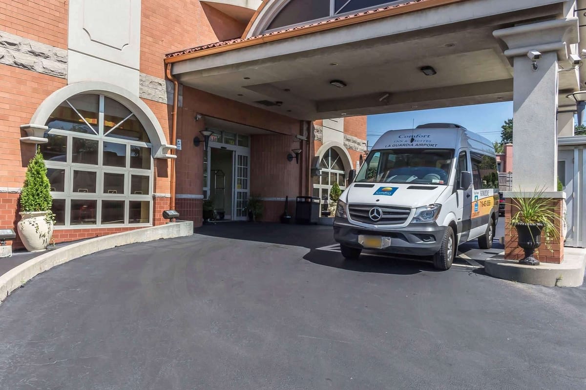 Comfort Inn & Suites LaGuardia Airport — 2