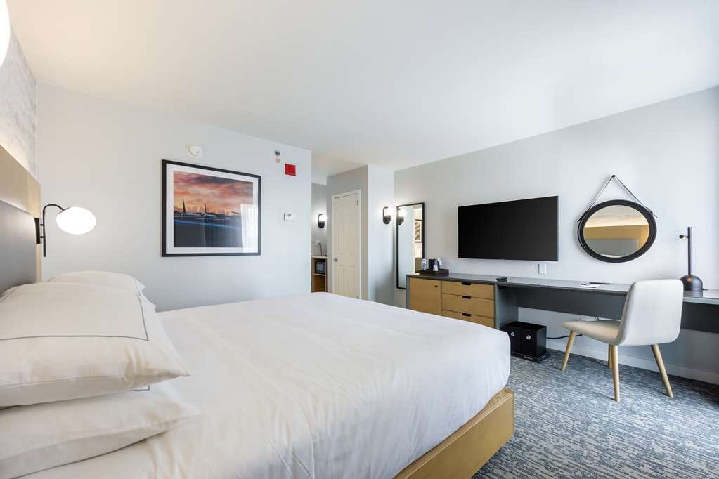 DoubleTree by Hilton New York JFK Airport — 2