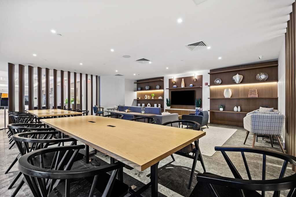 DoubleTree by Hilton New York JFK Airport — 3