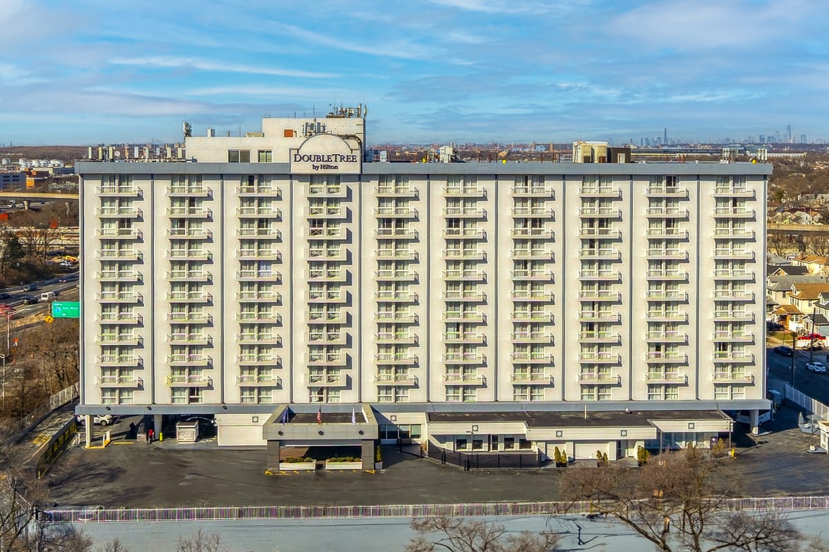 DoubleTree by Hilton New York JFK Airport — 4