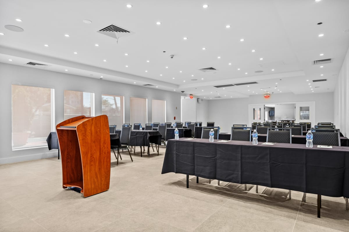 DoubleTree by Hilton New York JFK Airport — 5