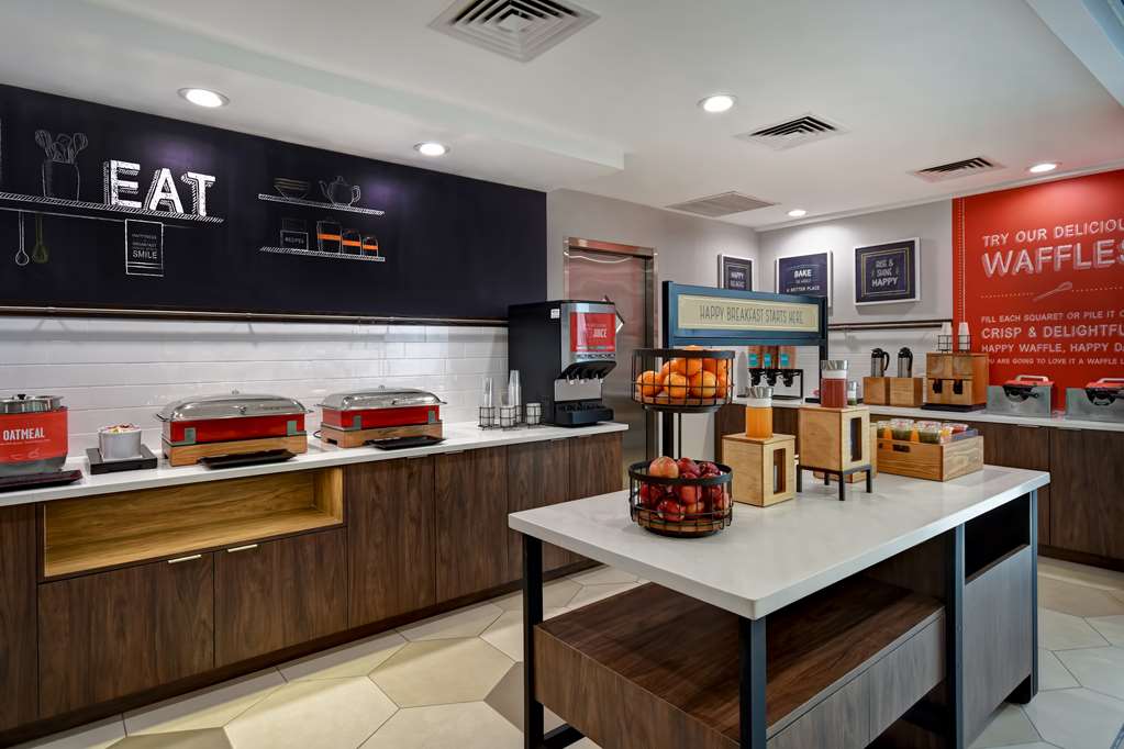 Hampton Inn NY-JFK — 4