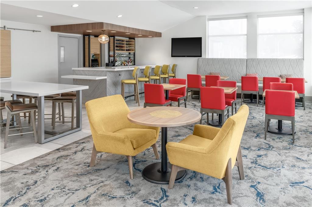 Hilton Garden Inn Queens/JFK Airport — 3