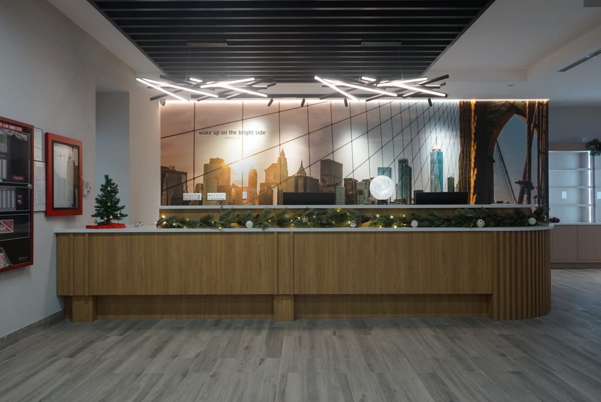 La Quinta Inn & Suites By Wyndham Queens NYC/JFK Airtrain — 2