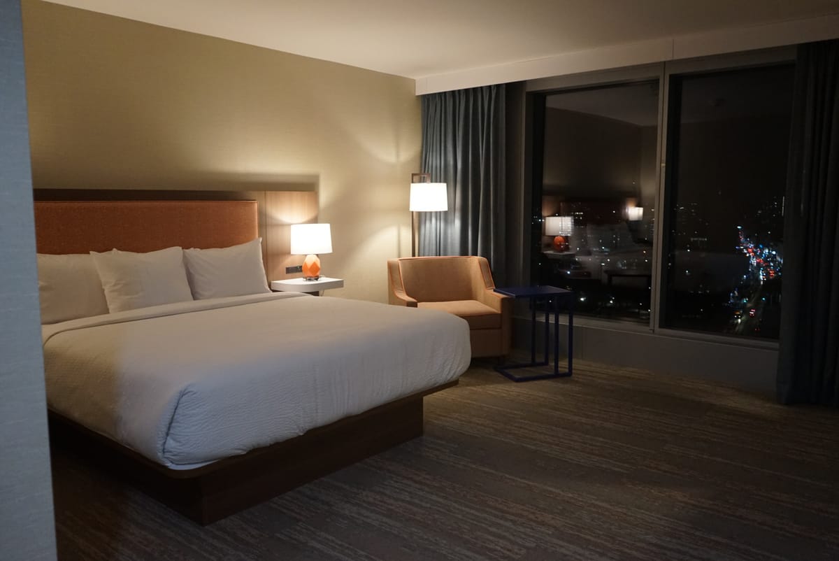 La Quinta Inn & Suites By Wyndham Queens NYC/JFK Airtrain — 3