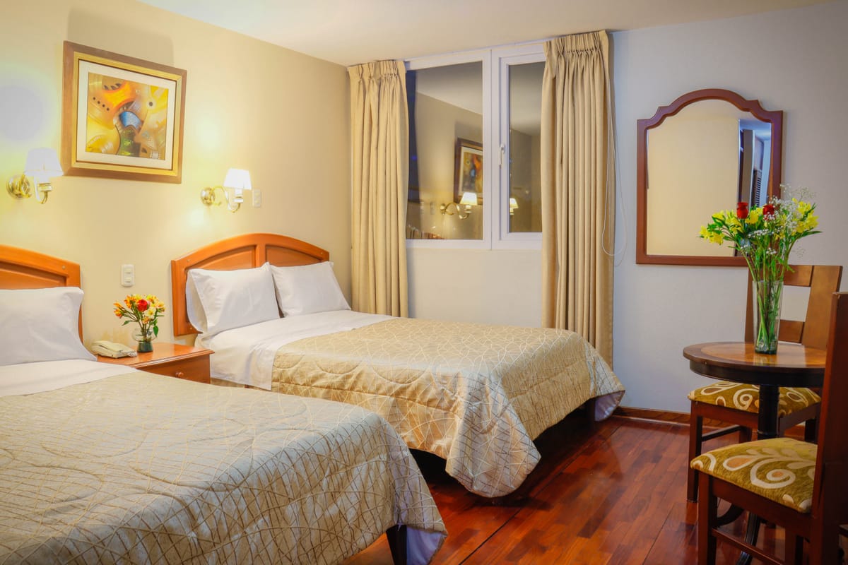 Hotel Manhattan Inn Airport — 4