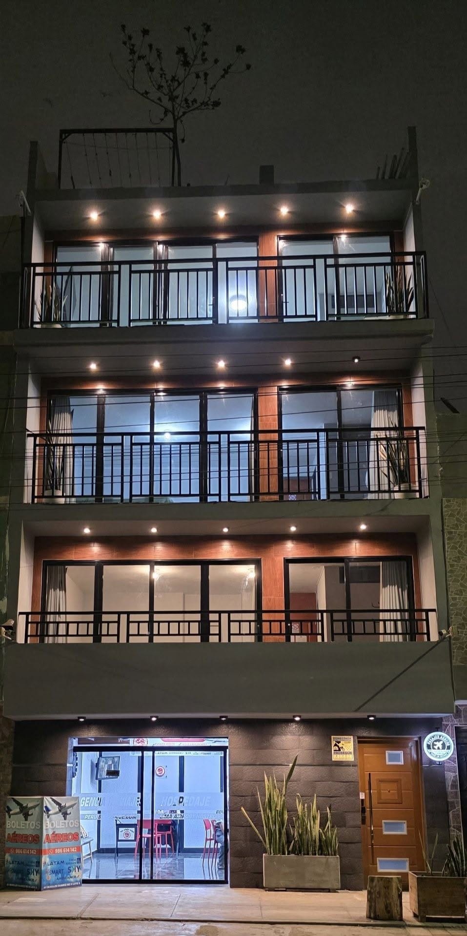 Lima Airport Hostel — 1