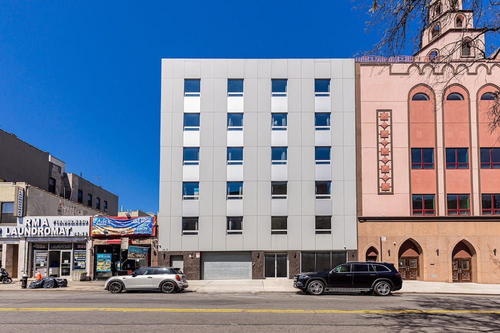 Astoria Inn LaGuardia Hotel — 5
