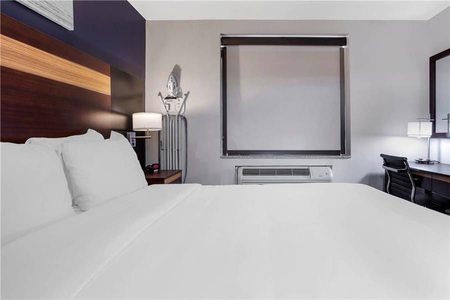 Avion Inn Near LGA Airport, an Ascend Collection Hotel — 1