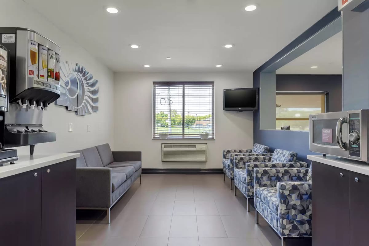 Avion Inn Near LGA Airport, an Ascend Collection Hotel — 4