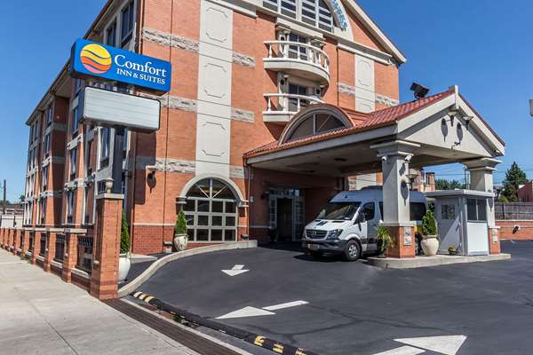 Comfort Inn & Suites LaGuardia Airport — 2