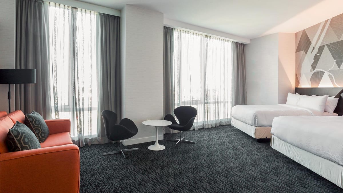 Courtyard by Marriott Long Island City/New York Manhattan View — 3