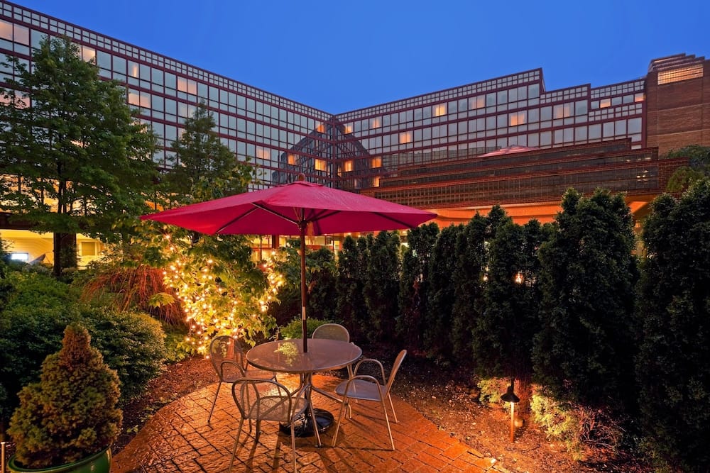 DoubleTree by Hilton New York LaGuardia Airport — 2
