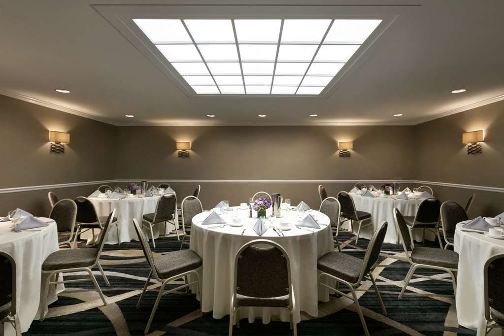 DoubleTree by Hilton New York LaGuardia Airport — 5