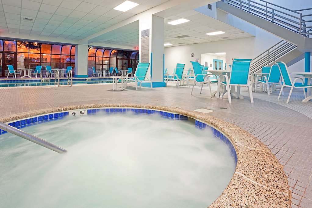 Hampton Inn New York - LaGuardia Airport — 1