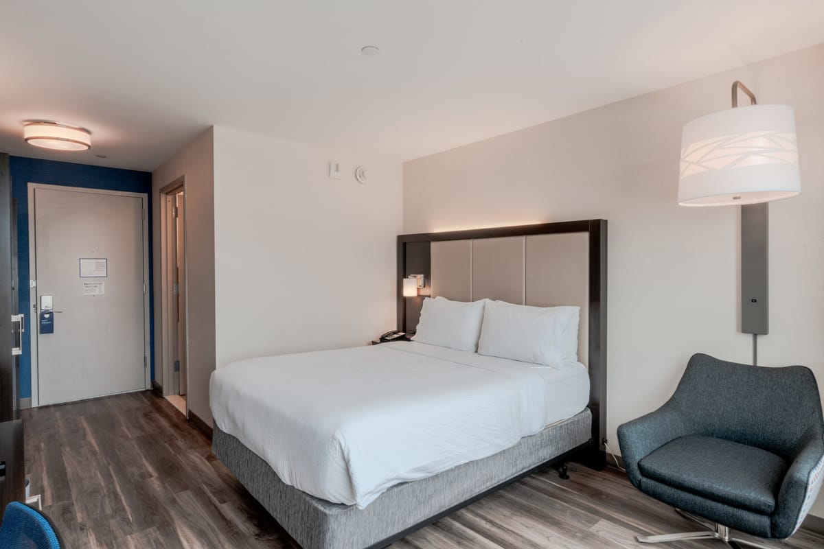 Holiday Inn Express Long Island City E - New York by IHG — 5