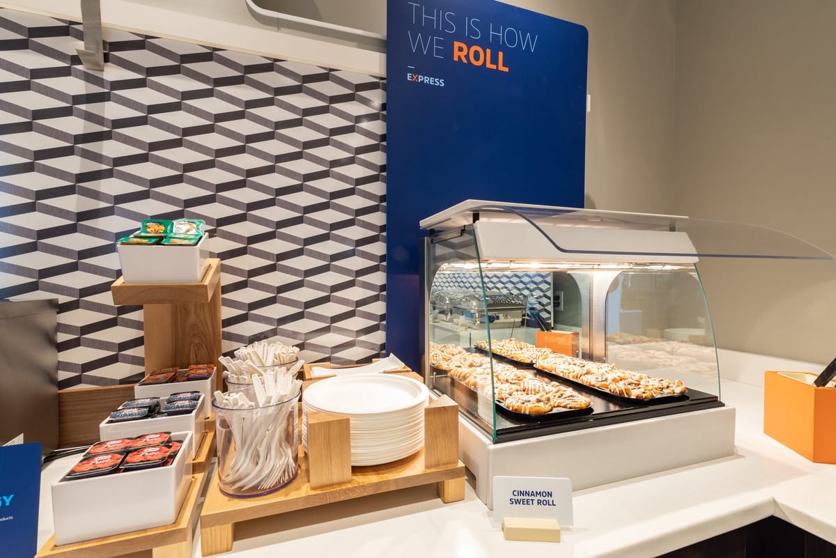 Holiday Inn Express & Suites Woodside LaGuardia Airport by IHG — 1